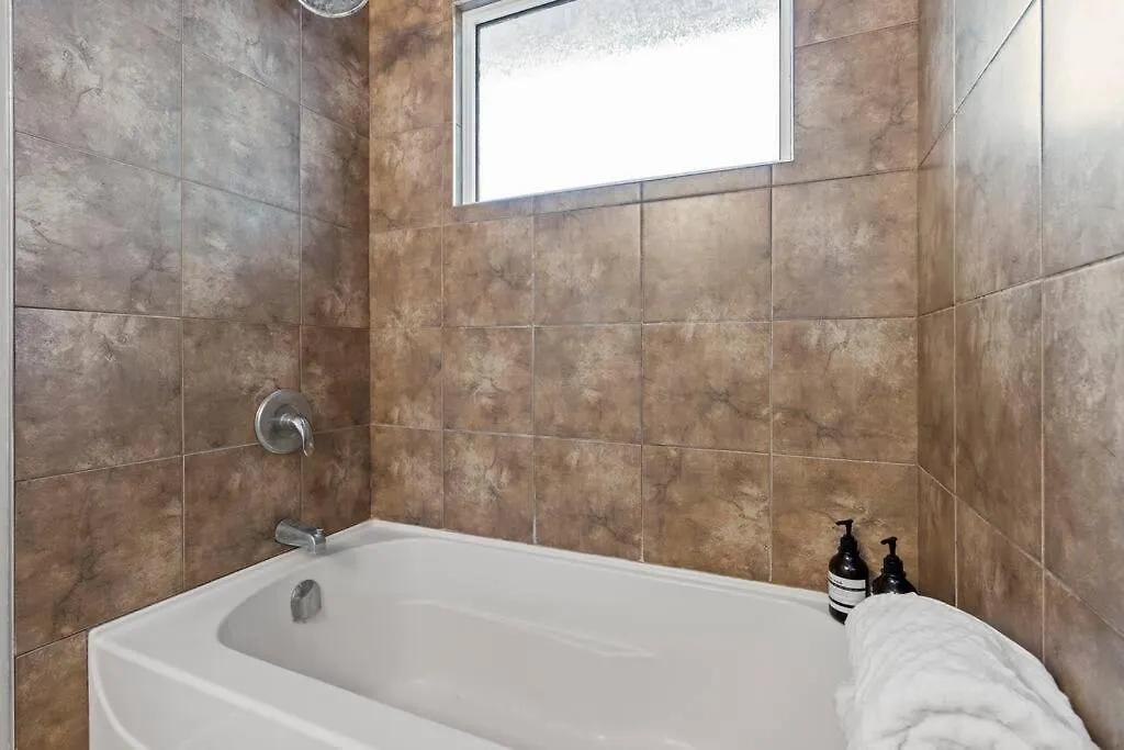 Elegant Boho Retreat - 8 Min To Wem Villa Edmonton