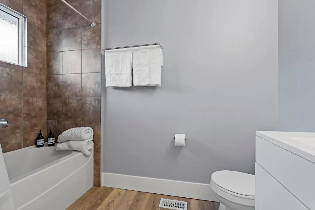 Elegant Boho Retreat - 8 Min To Wem Villa Edmonton Canada